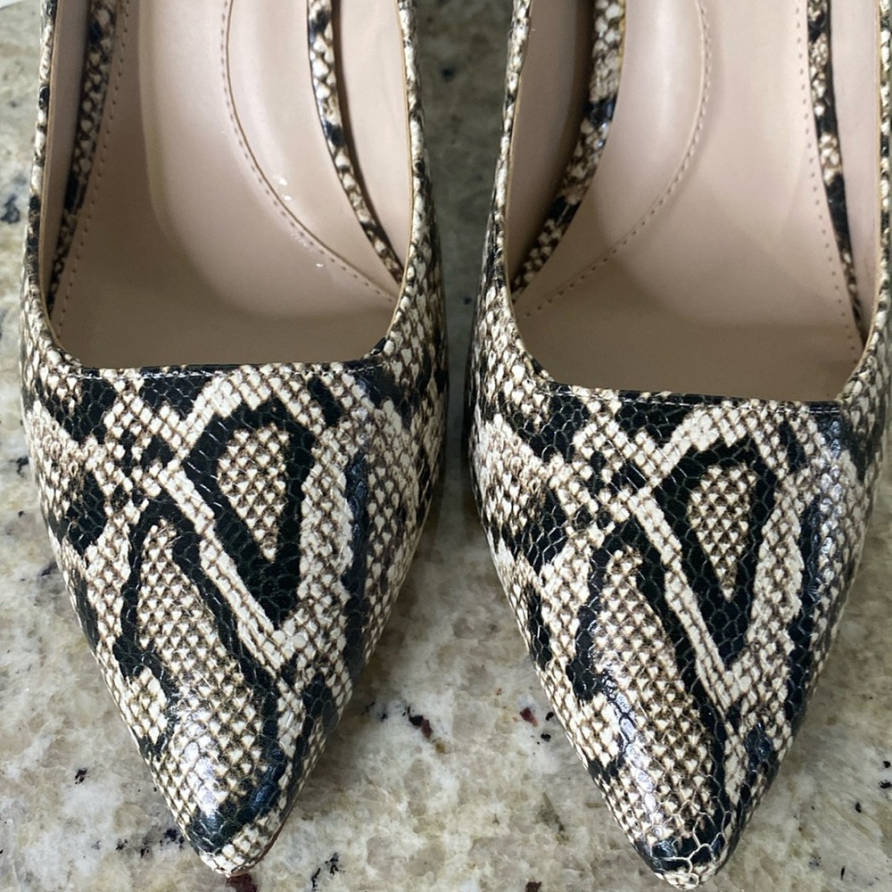 Cole Haan Snake Skin Embossed Leather Pointed Toe Square Heel Pumps Size 8 NWOB - Picture 13 of 16